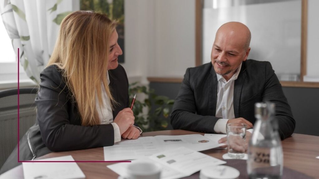 Professionelle Makler haben hohes Fachwissen und Erfahrungen im Verkaufsprozess